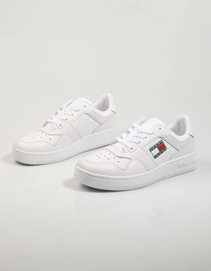  baskets TOMMY HILFIGER Tommy Jeans Retro Basket Wmn en Blanc 79947