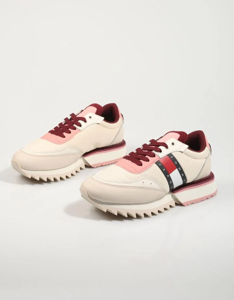  baskets TOMMY HILFIGER Wmns Tommy Jeans Cleat en Beige 79956