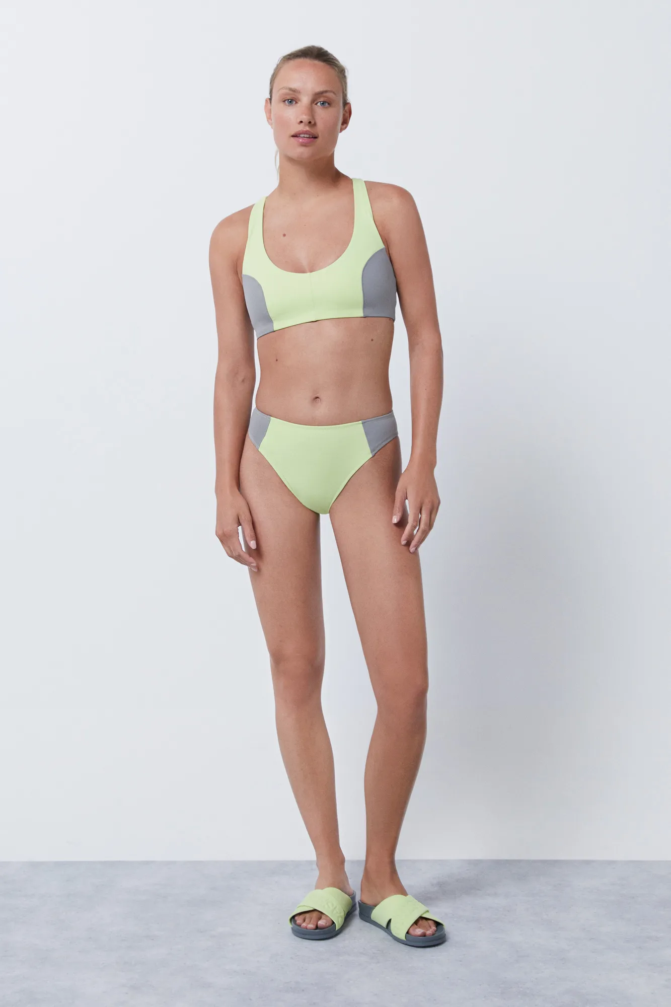 Dash and Stars Top bikini deportivo Quick Dry